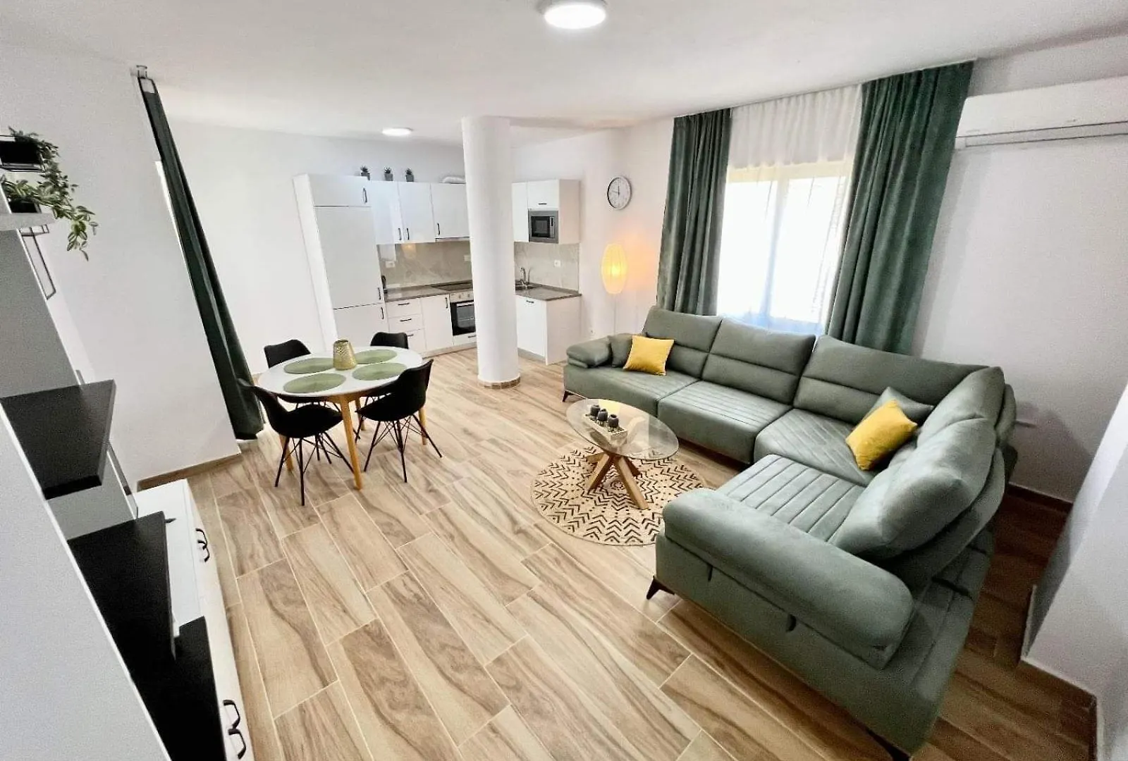 Los Locos Beach Apartment Durrës 0*,  Albanien