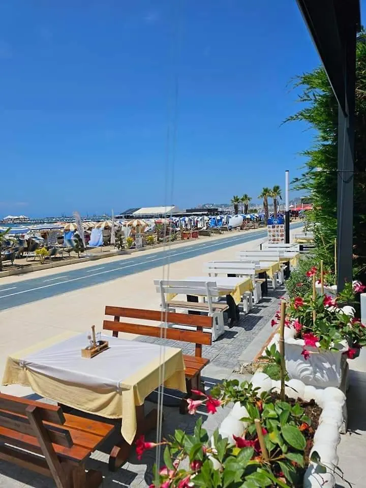 Los Locos Beach Apartment Durrës 0*,