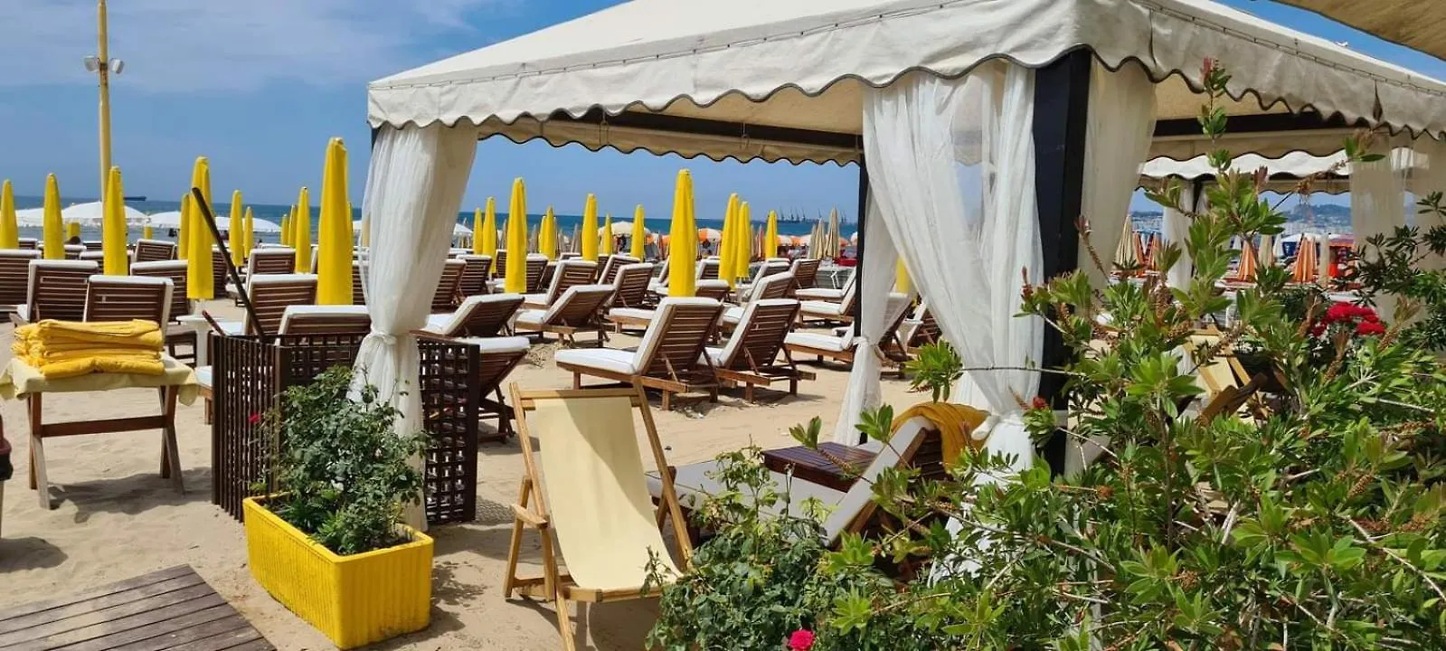 Los Locos Beach Apartment Durrës 0*,  Albanien